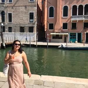 Meet your Posher, Alexis